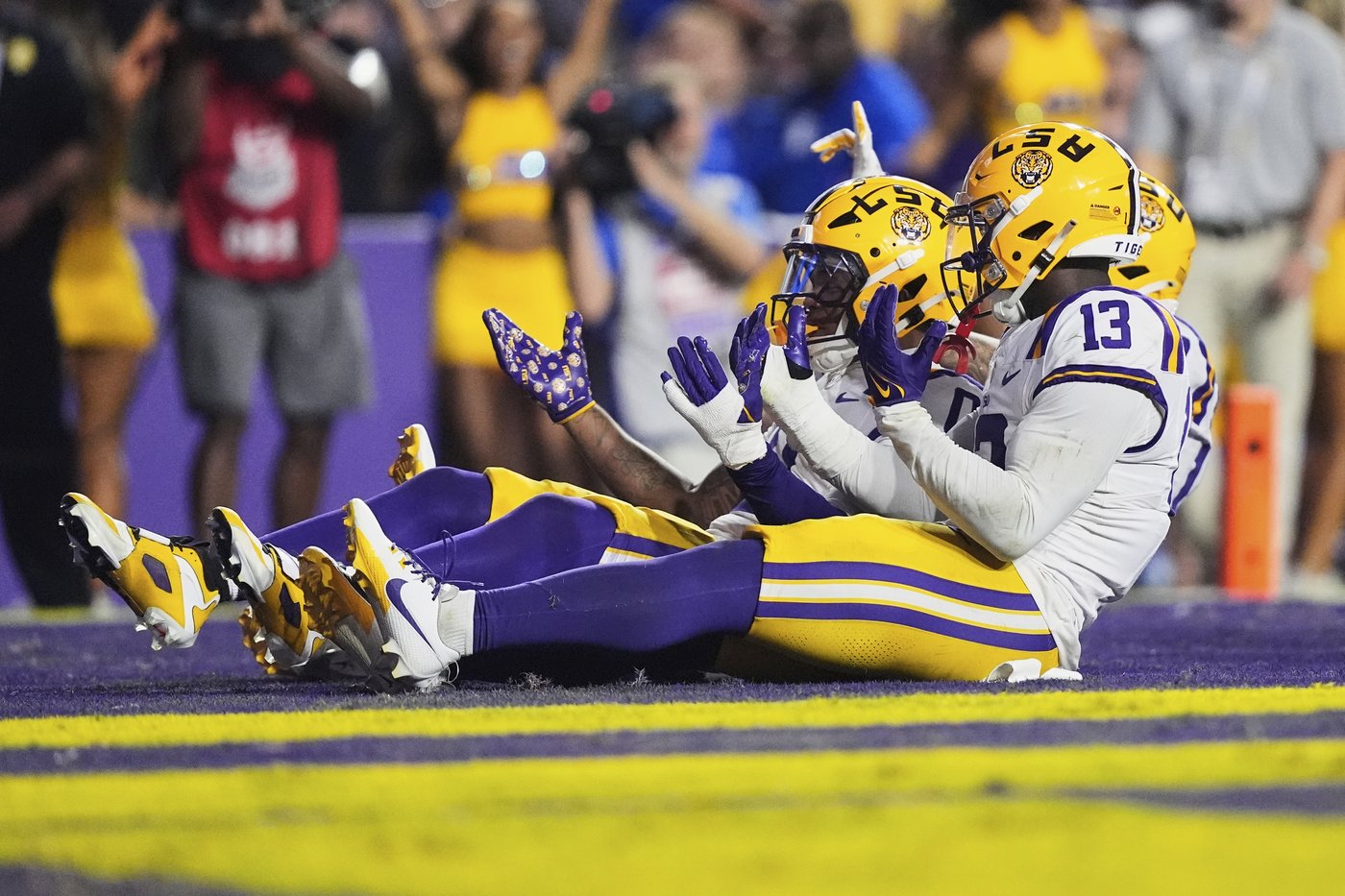 No. 3 LSU intercepts 5 of Florida QB DJ Lagway's passes in the Tigers' 20-10 victory | iNFOnews.ca
