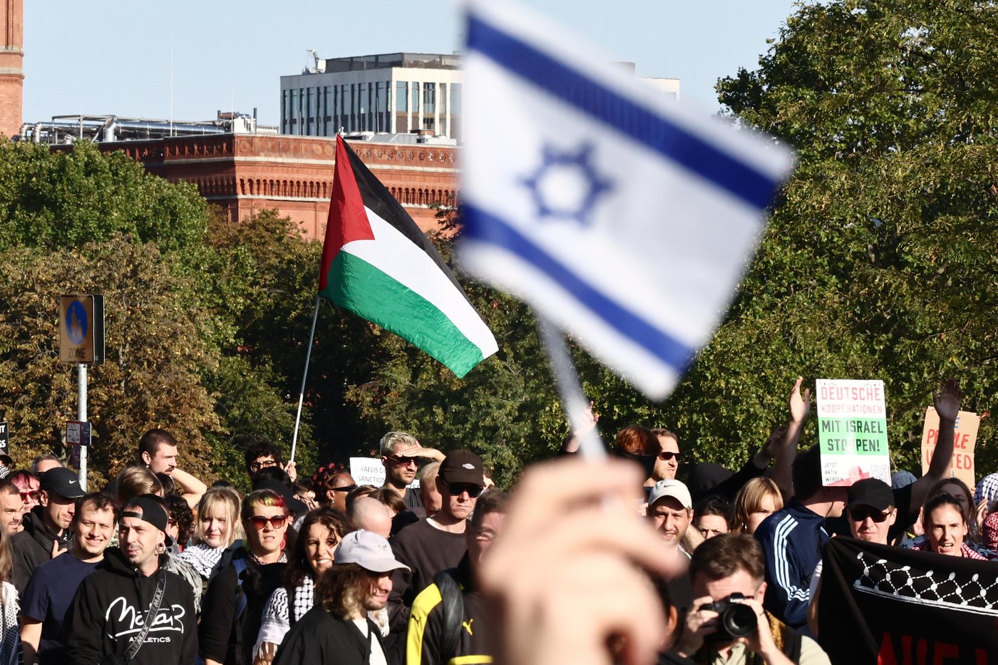 Tens of thousands protest in Berlin and call for end to the Israel-Hamas war | iNFOnews.ca
