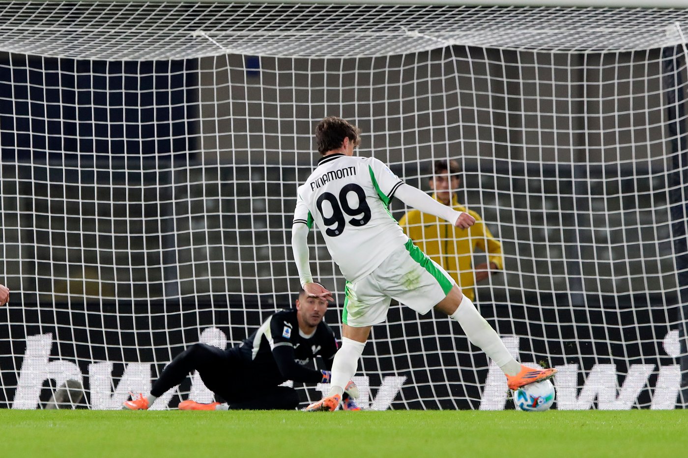 Pinamonti pokes home penalty to earn win for spritely Sassuolo in Serie A | iNFOnews.ca