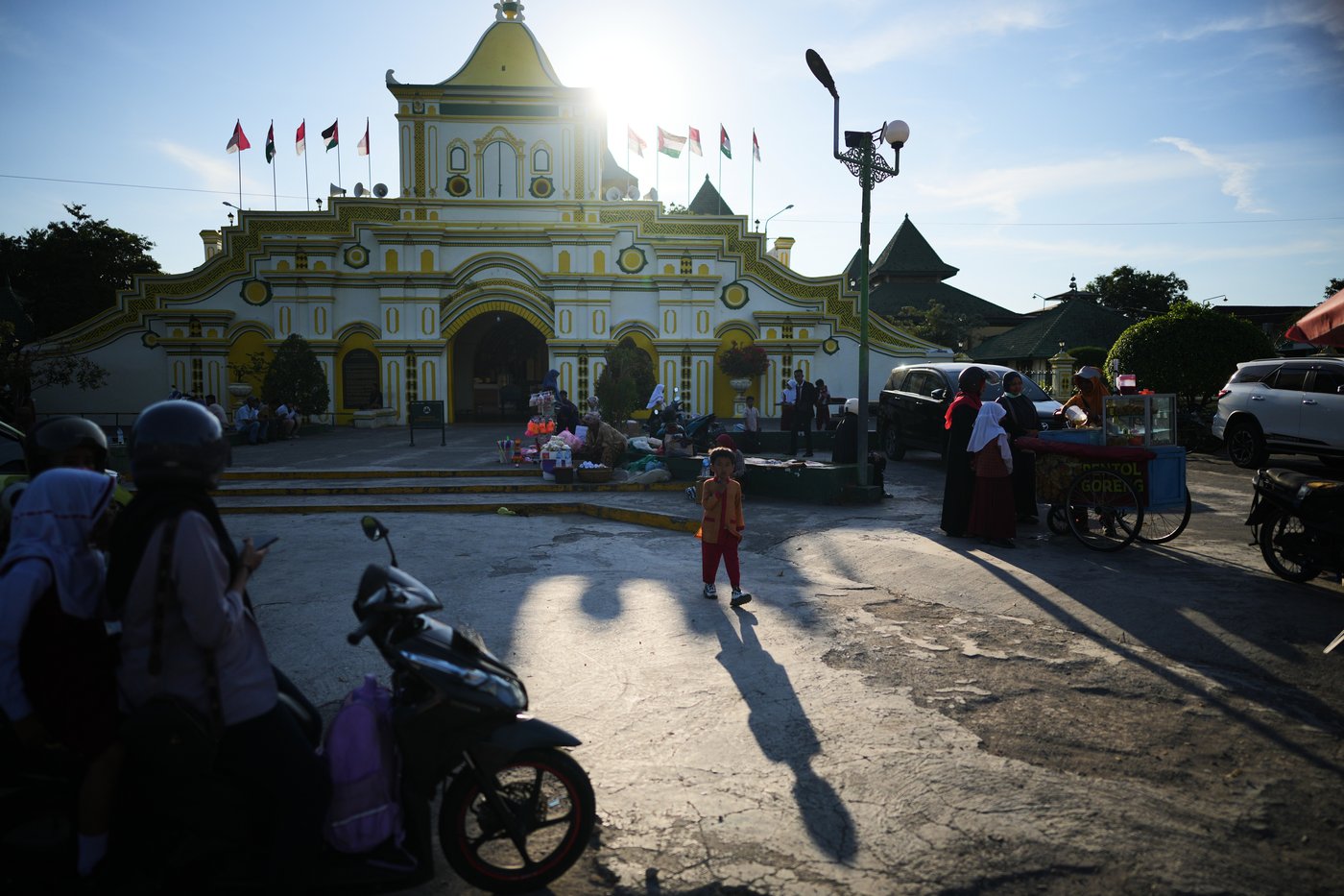 Photos show the efforts to curb a measles outbreak in Indonesia | iNFOnews.ca