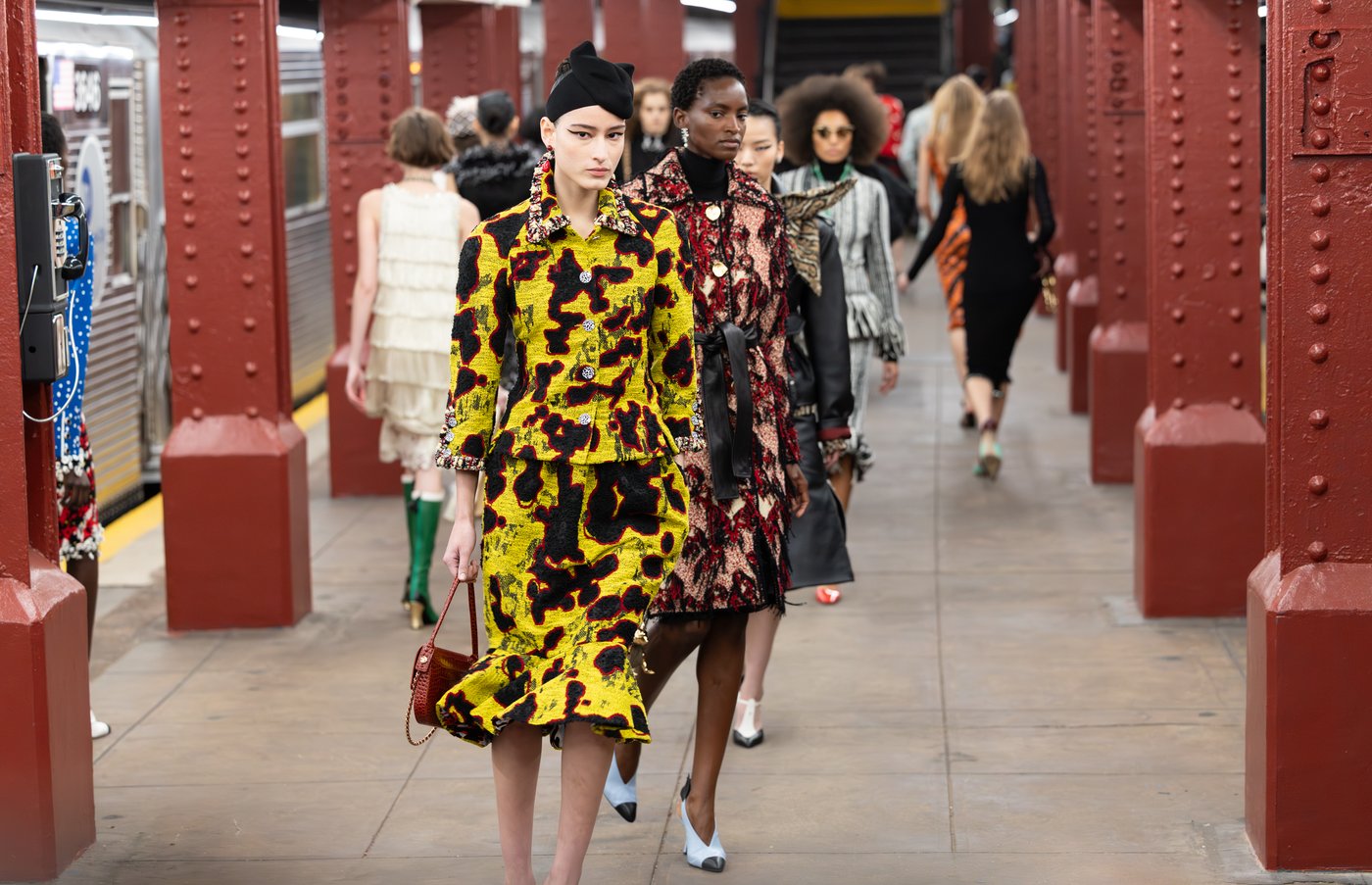 Chanel's new showman stages an ode to NYC with star-packed runway show on a real subway platform | iNFOnews.ca
