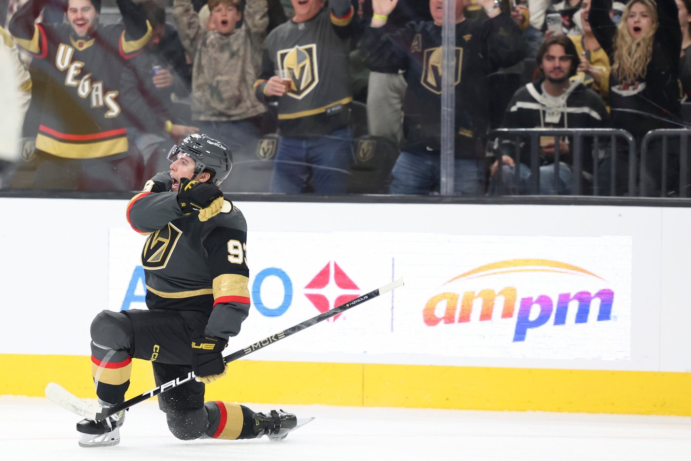 Hertl scores twice, Lindbom gets his 1st NHL win in the Knights' 4-3 victory over the Sharks | iNFOnews.ca