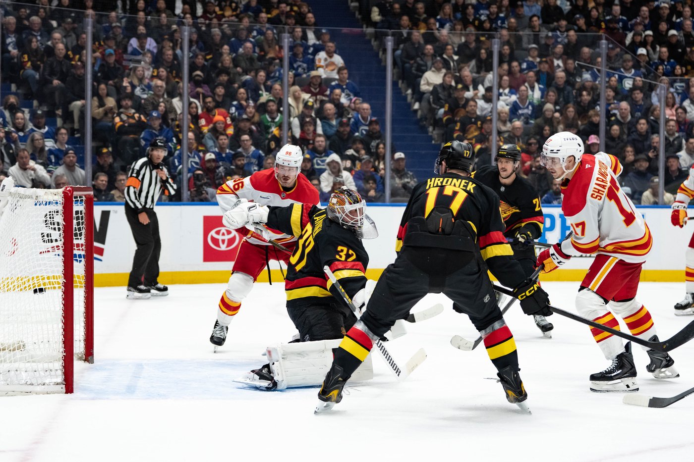 Flames push win streak to three games with 5-2 victory over Canucks | iNFOnews.ca