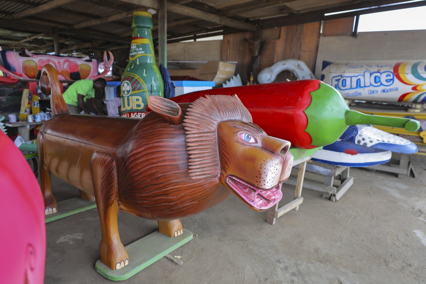 Photos show Ghana's fantasy coffins as a stylish final rest | iNFOnews.ca
