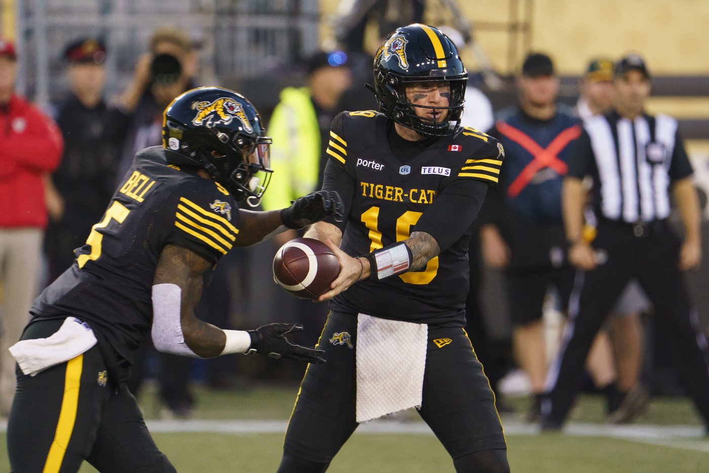 Ticats running back Bell closing in on first pro 1,000-yard rushing campaign | iNFOnews.ca