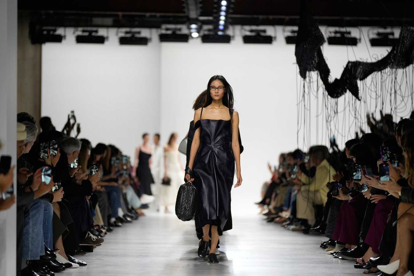Louise Trotter's Bottega Veneta premiere delves into the house's craftsmanship with looks that swirl | iNFOnews.ca