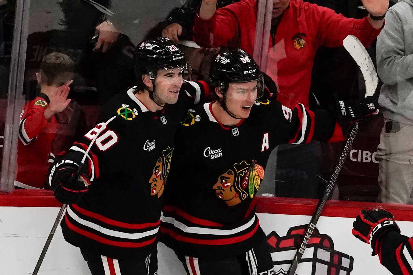 Connor Bedard sparks Blackhawks' comeback win | iNFOnews.ca
