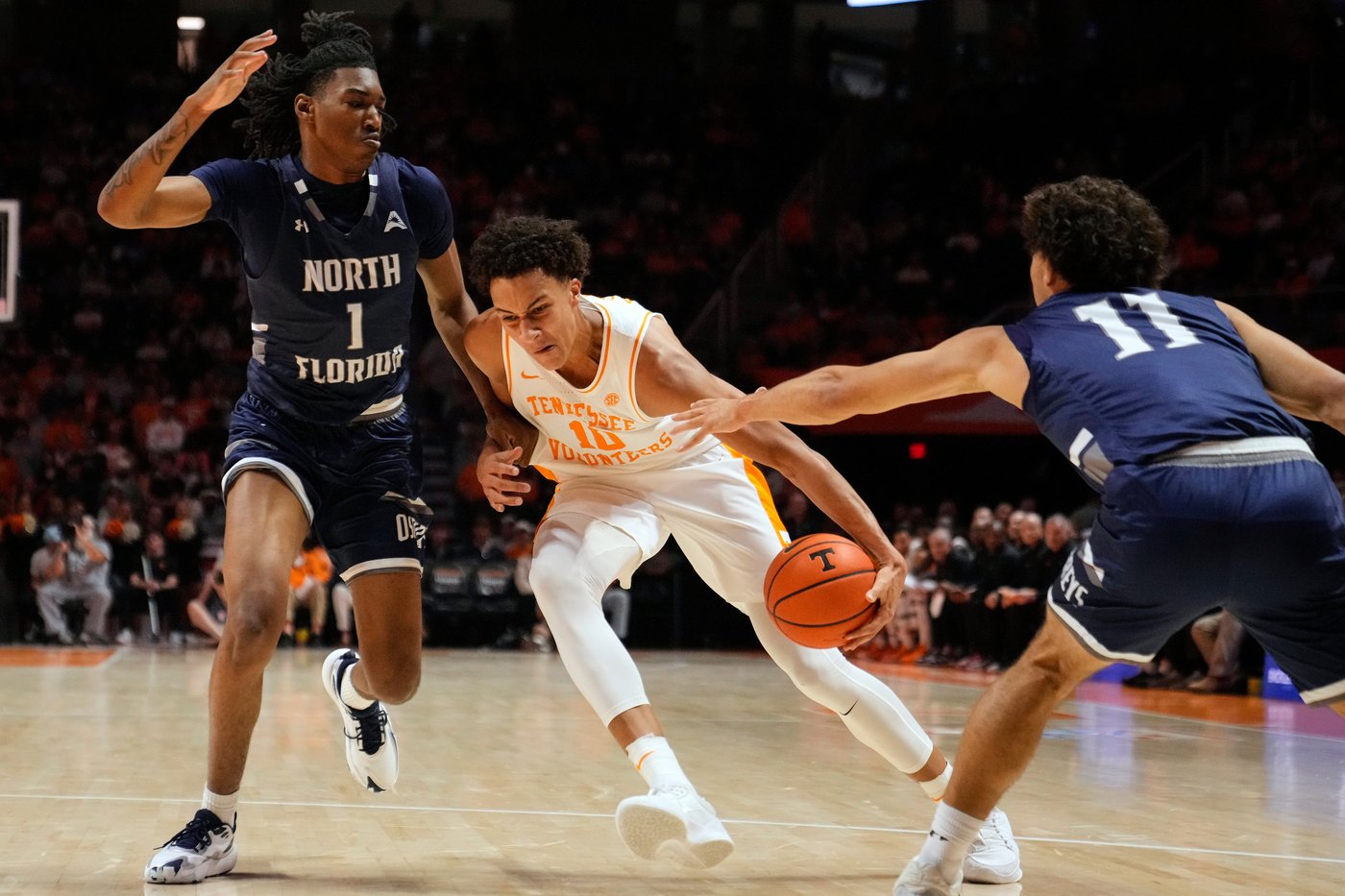 Estrella's 23 points, 10 boards leads No. 20 Tennessee over North Florida 99-66 | iNFOnews.ca