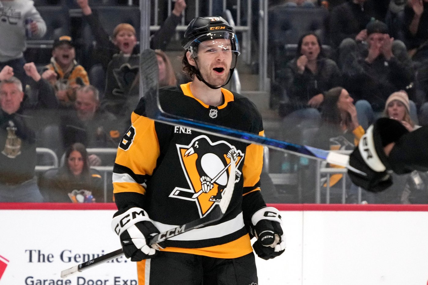 Crosby scores, Letang reaches 600 career assists as Penguins breeze past Canucks 5-1 | iNFOnews.ca Crosby scores, Letang reaches 600 career assists as Penguins breeze past Canucks 5-1 | iNFOnews.ca