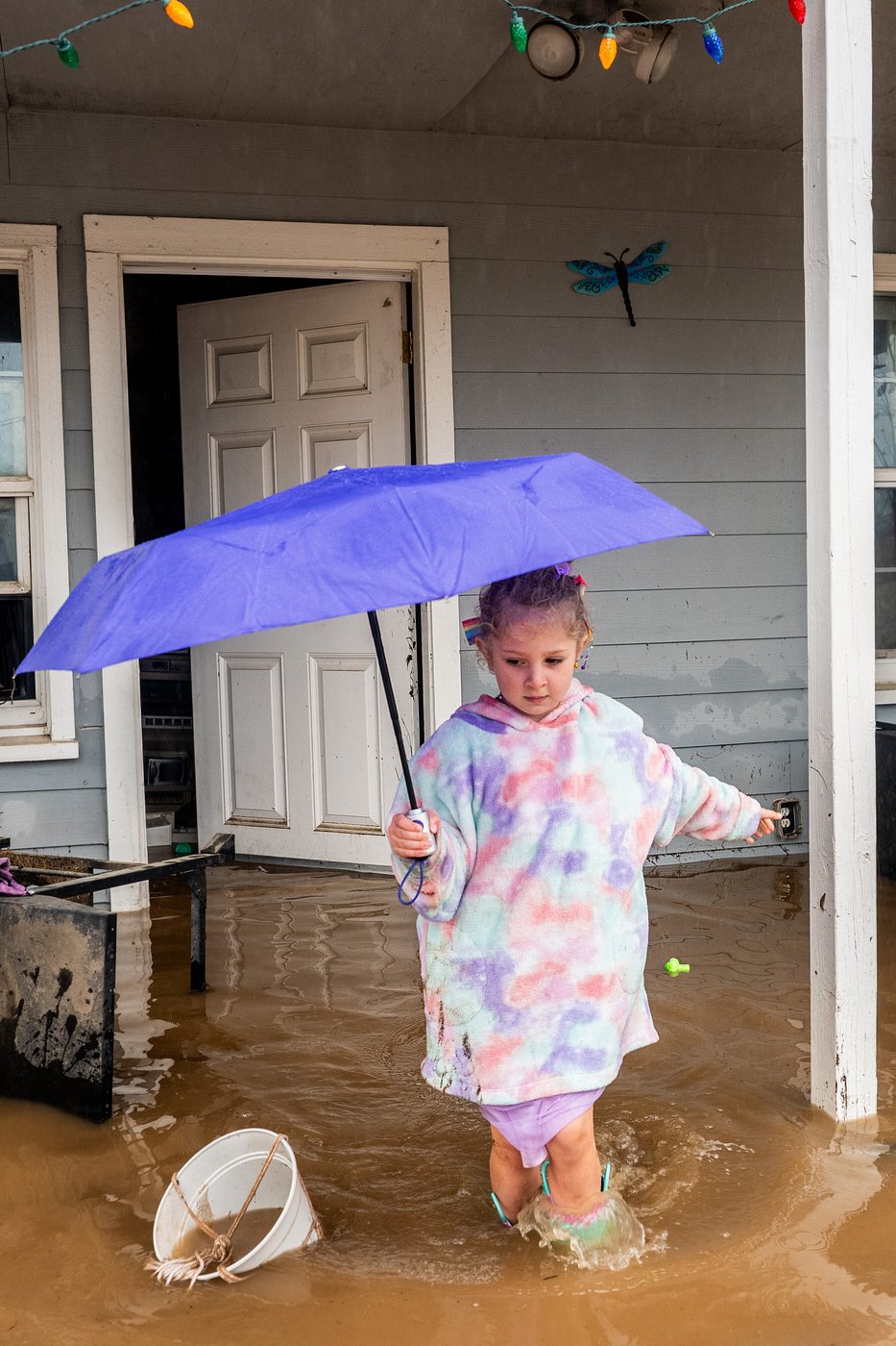 See the world in vertical: Top photos by AP photojournalists | iNFOnews.ca