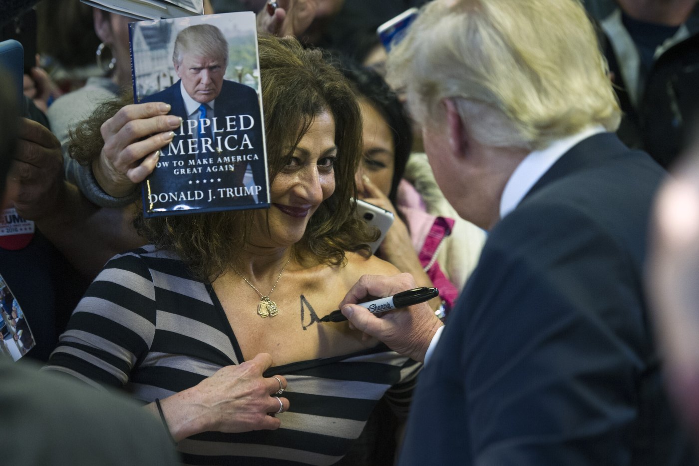 Trump's signature, a symbol of presidential power, is under new scrutiny thanks to the Epstein case | iNFOnews.ca
