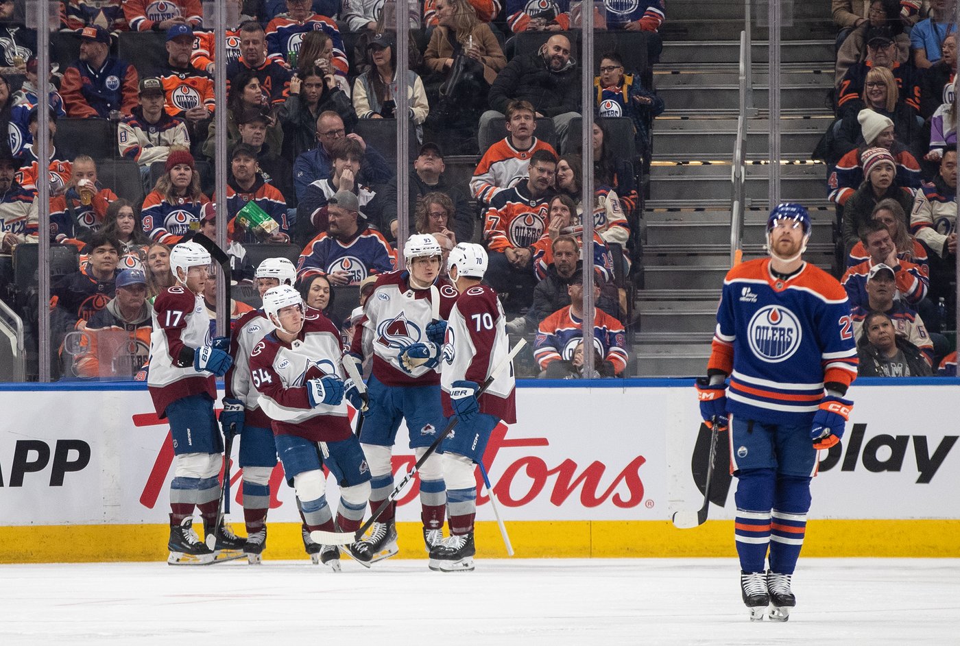 MacKinnon helps rolling Avalanche crush Oilers 9-1 | iNFOnews.ca