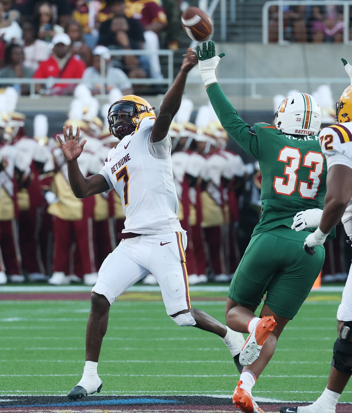 Bethune-Cookman scores late, beats Florida A&M 38-34 to end 4-game skid in Florida Classic | iNFOnews.ca