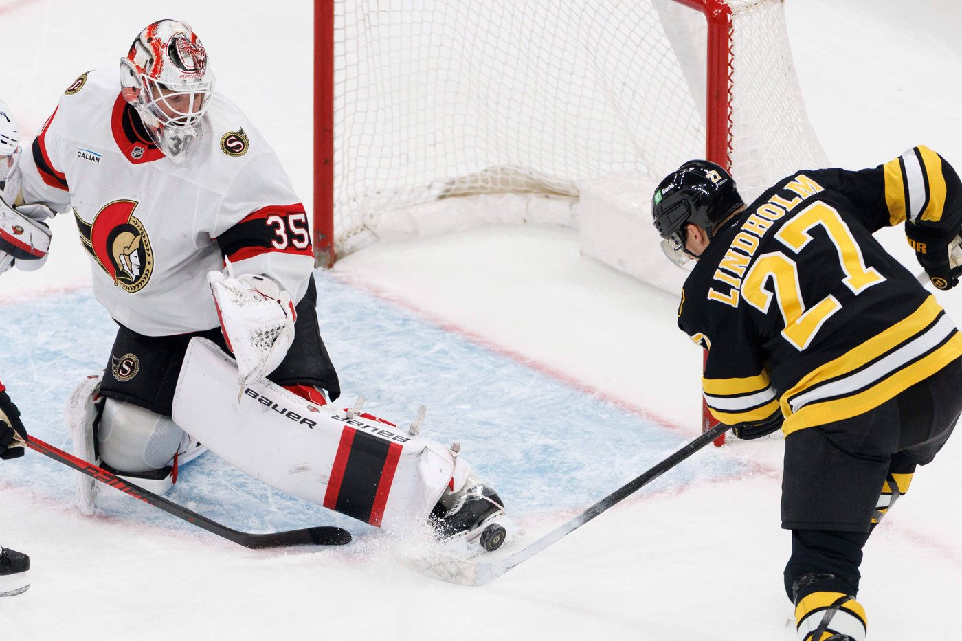 Zetterlund scores twice as surging Senators beat Bruins 6-2 | iNFOnews.ca