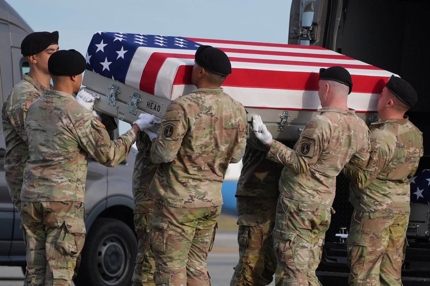 Trump pays respects to 2 Iowa National Guardsmen and interpreter killed in Syria as they return home | iNFOnews.ca
