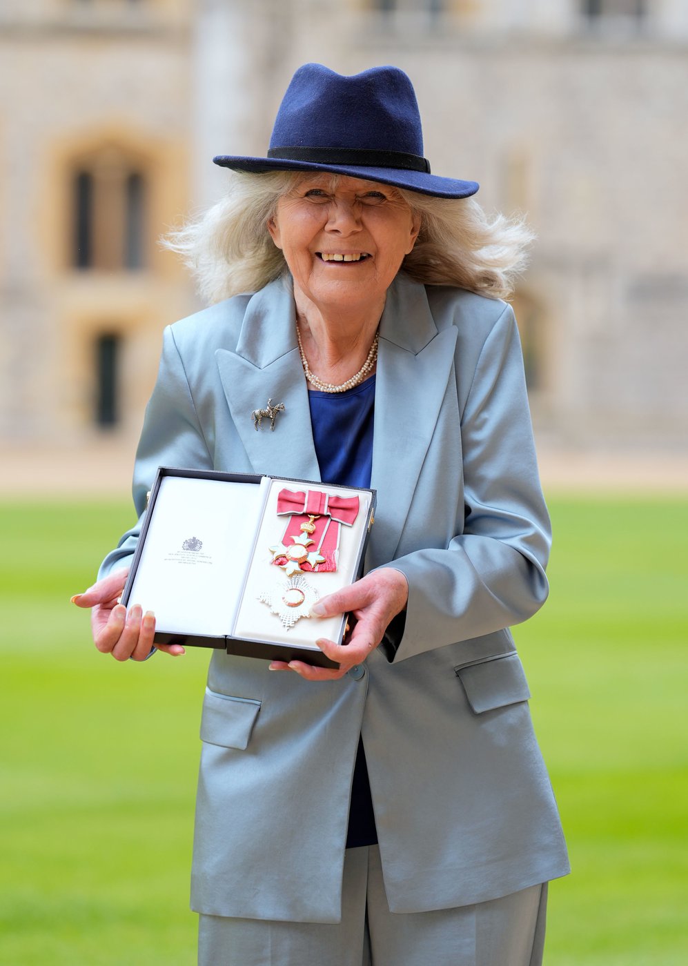 Jilly Cooper, British author of bestselling risqué novels, including 'Rivals,' dies at 88 | iNFOnews.ca