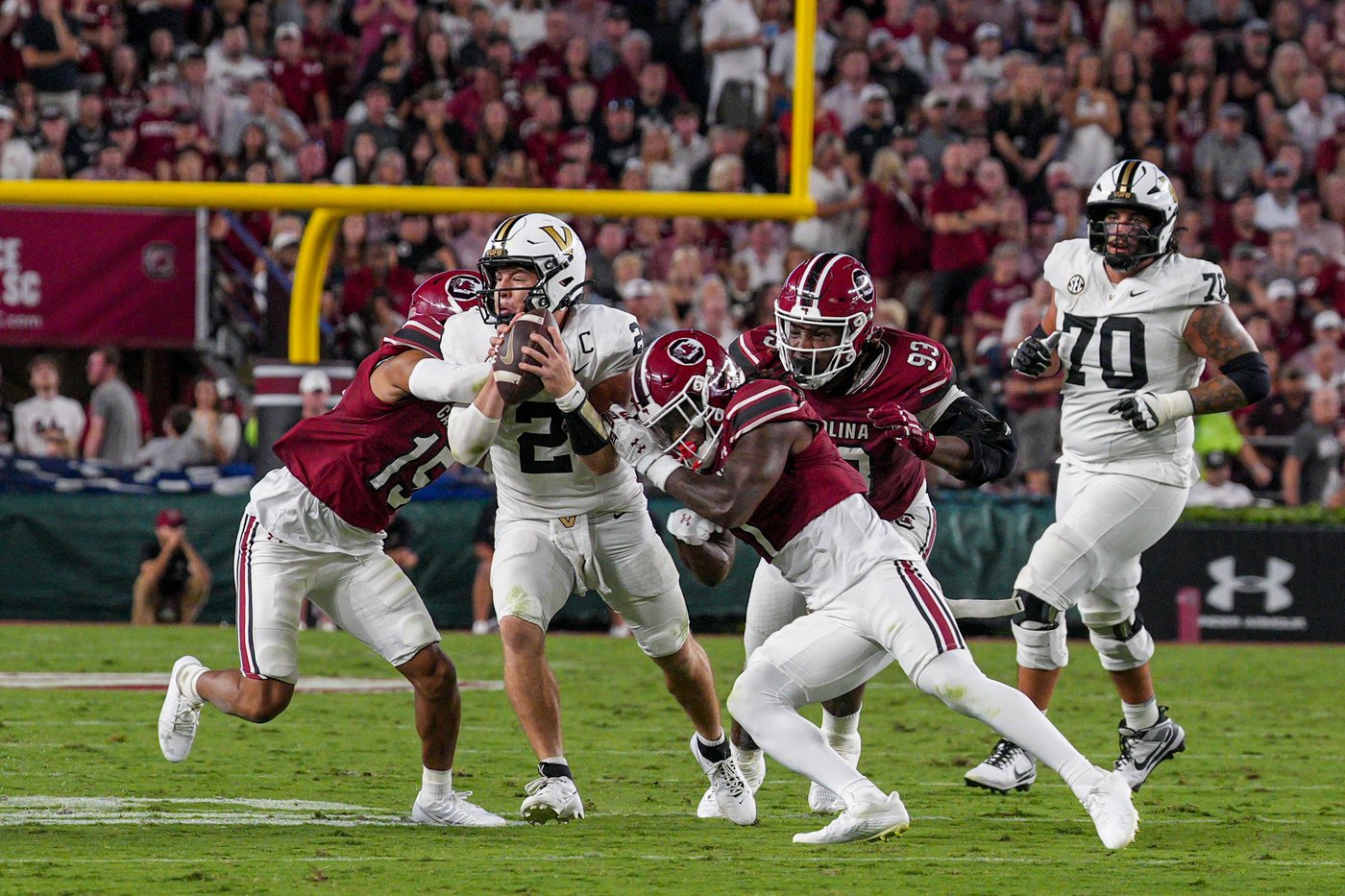 Vanderbilt knocks out Sellers, upsets No. 11 South Carolina to snap 16-losing streak vs. Gamecocks | iNFOnews.ca