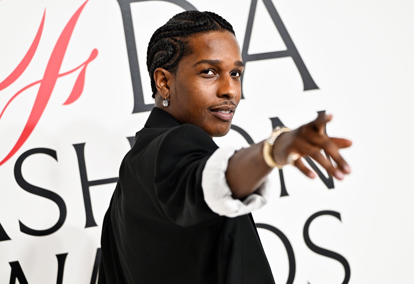 Fashion trailblazers A$AP Rocky and Rihanna now have matching CFDA fashion icon awards | iNFOnews.ca