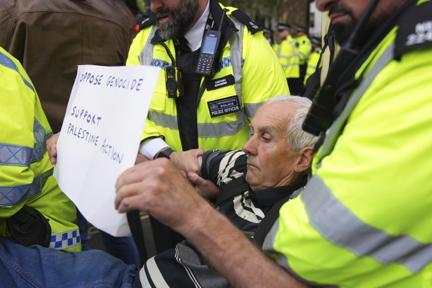 Police arrest more than 400 at London protest supporting banned group Palestine Action | iNFOnews.ca Police arrest more than 400 at London protest supporting banned group Palestine Action | iNFOnews.ca