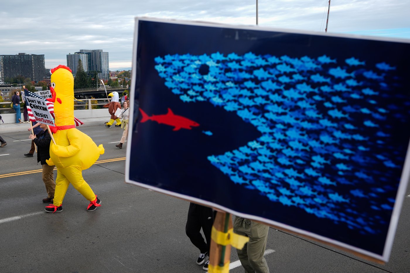 Inflatable costumes used to deflate tensions at rallies against Trump, in photos | iNFOnews.ca