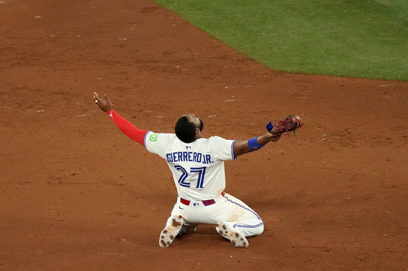 Photo Gallery: Blue Jays advance to World Series with 4-3 win over the Mariners | iNFOnews.ca