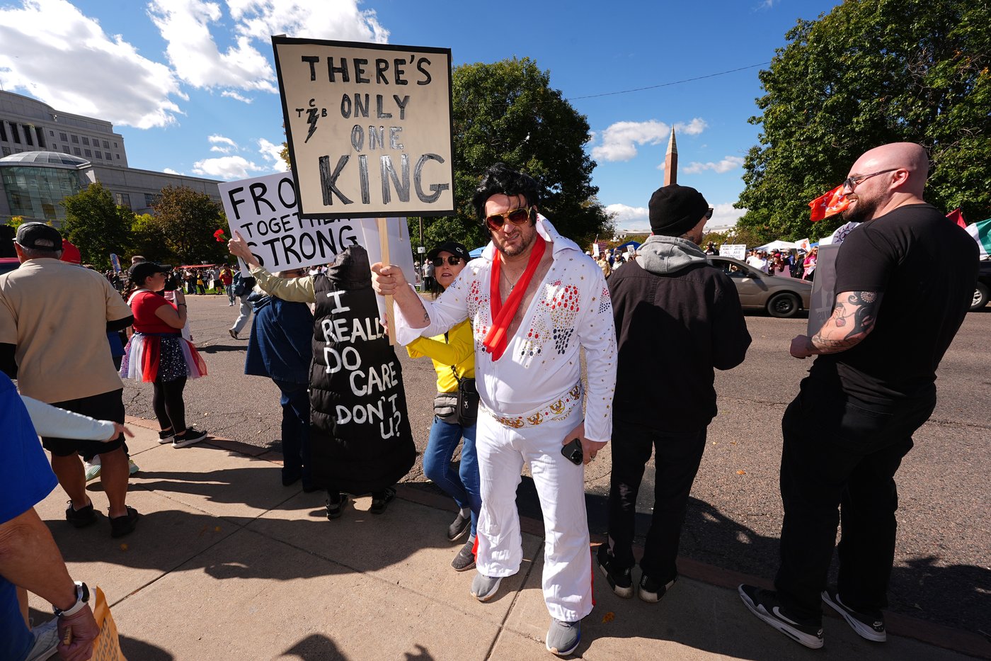 Photos show ‘No Kings’ rallies against Trump across the US and in Europe | iNFOnews.ca