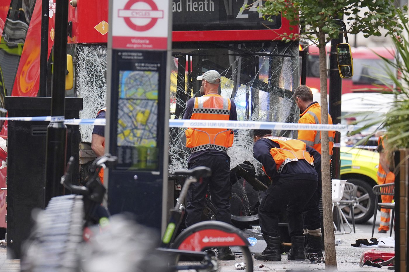 15 people hospitalized after double-decker bus crashes outside London's Victoria Station | iNFOnews.ca 15 people hospitalized after double-decker bus crashes outside London's Victoria Station | iNFOnews.ca
