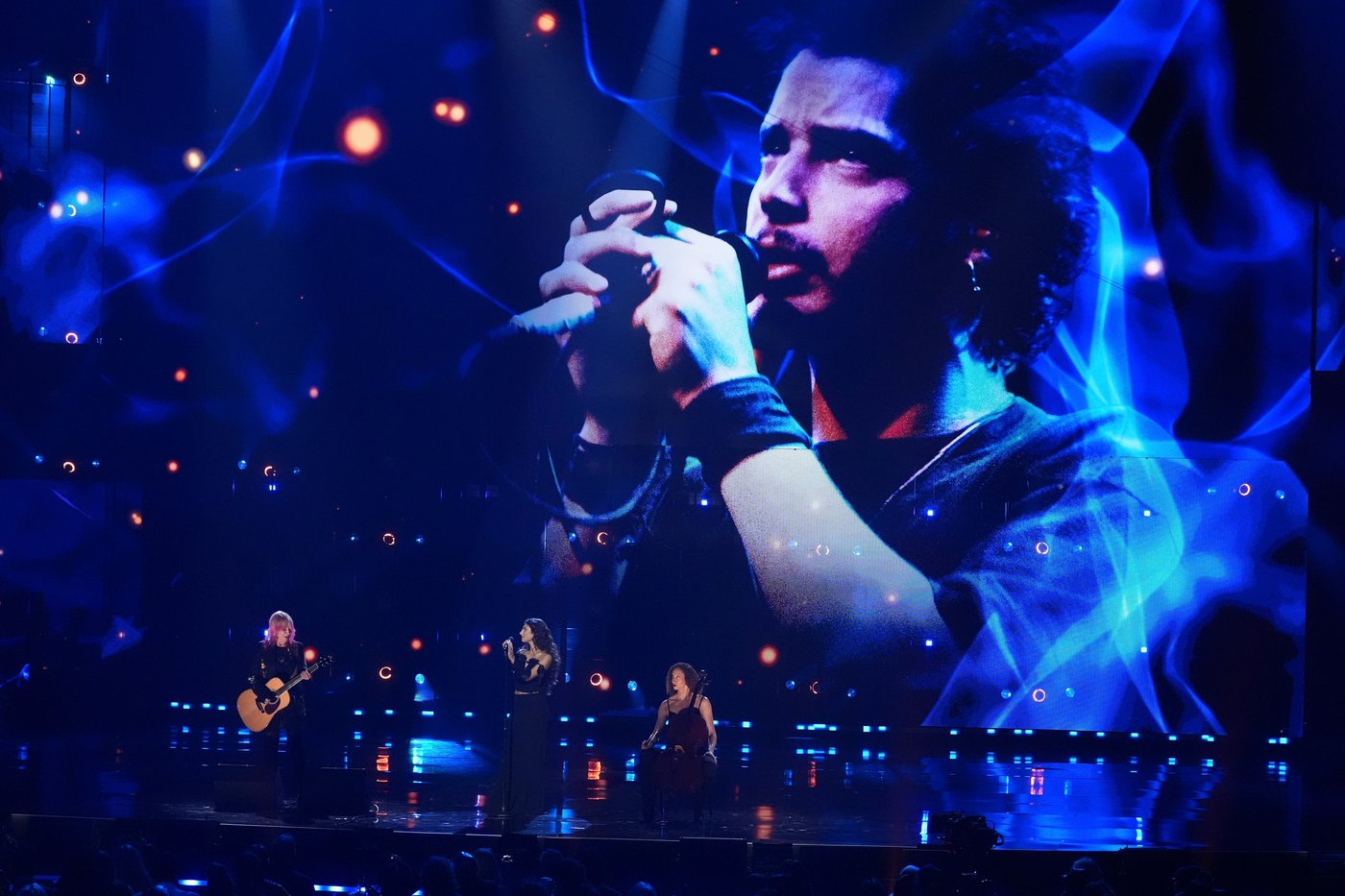 Cyndi Lauper calls for courage and Salt-N-Pepa romp through 'Push It' as they join Rock Hall of Fame | iNFOnews.ca Cyndi Lauper calls for courage and Salt-N-Pepa romp through 'Push It' as they join Rock Hall of Fame | iNFOnews.ca