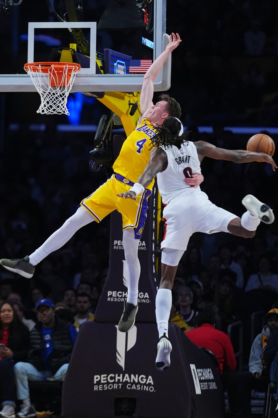 See the world in vertical: Top photos by AP's photojournalists | iNFOnews.ca