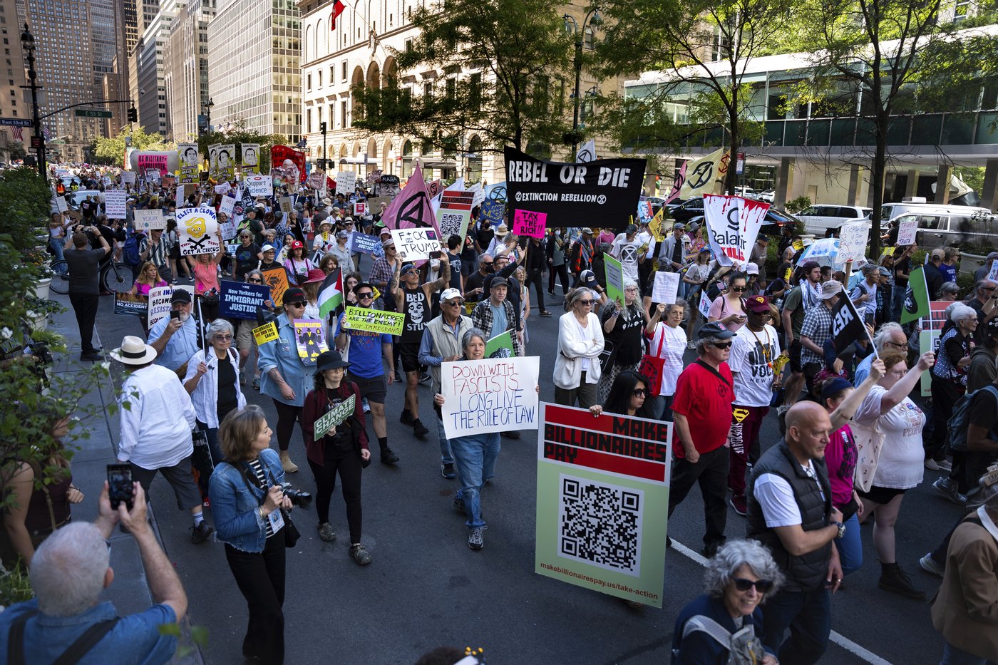 Photos show activists targeting billionaires in a street protest on the eve of New York Climate Week | iNFOnews.ca