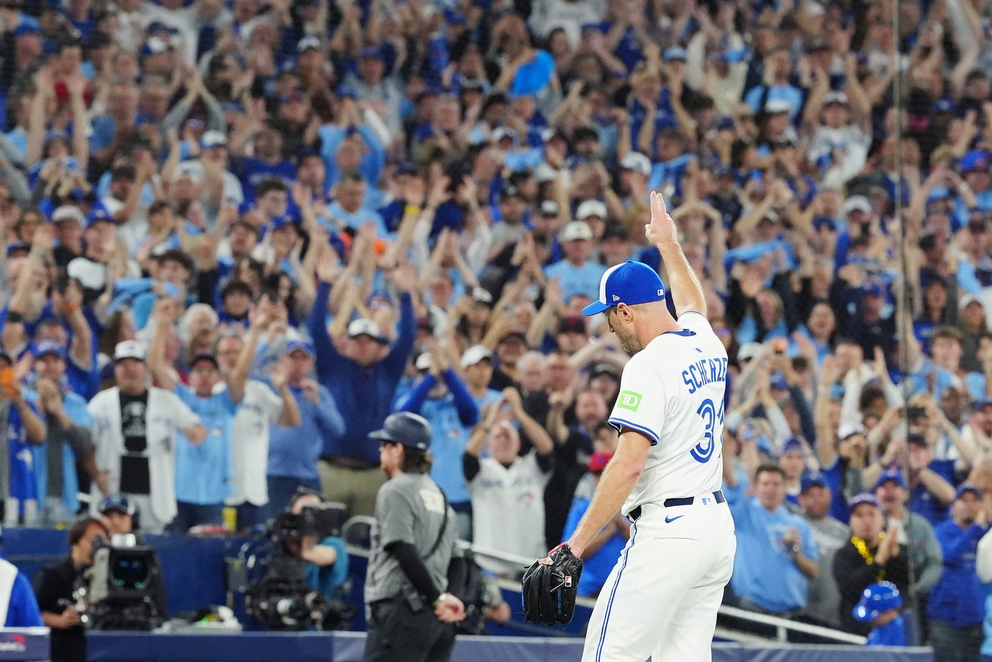 Photo Gallery: Dodgers beat Jays 5-4 to win World Series | iNFOnews.ca