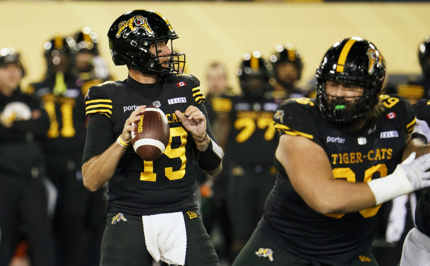 CFL passing leaders Mitchell, Rourke top CFL's division all-star squads | iNFOnews.ca