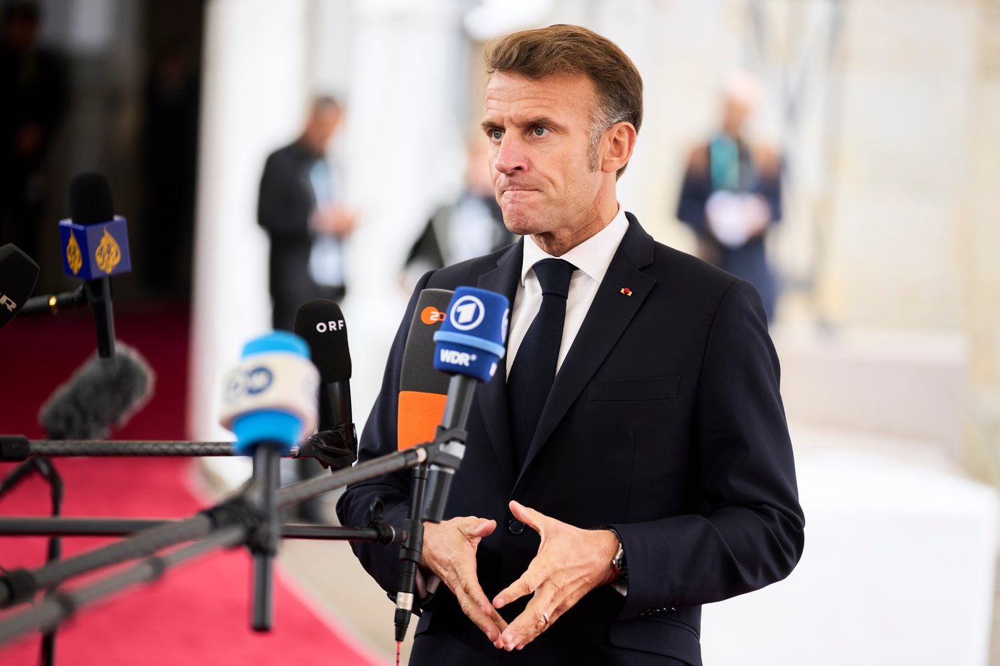 Latest French government's collapse within 14 hours deepens Macron's political crisis | iNFOnews.ca