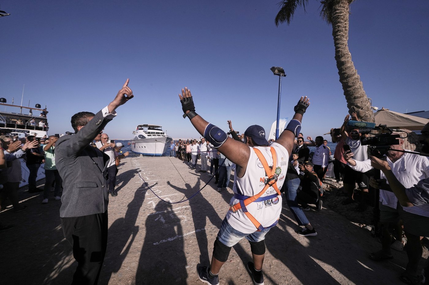 Photos of Egypt’s ‘strongman’ pulling ships, trains and cars in jaw-dropping feats | iNFOnews.ca