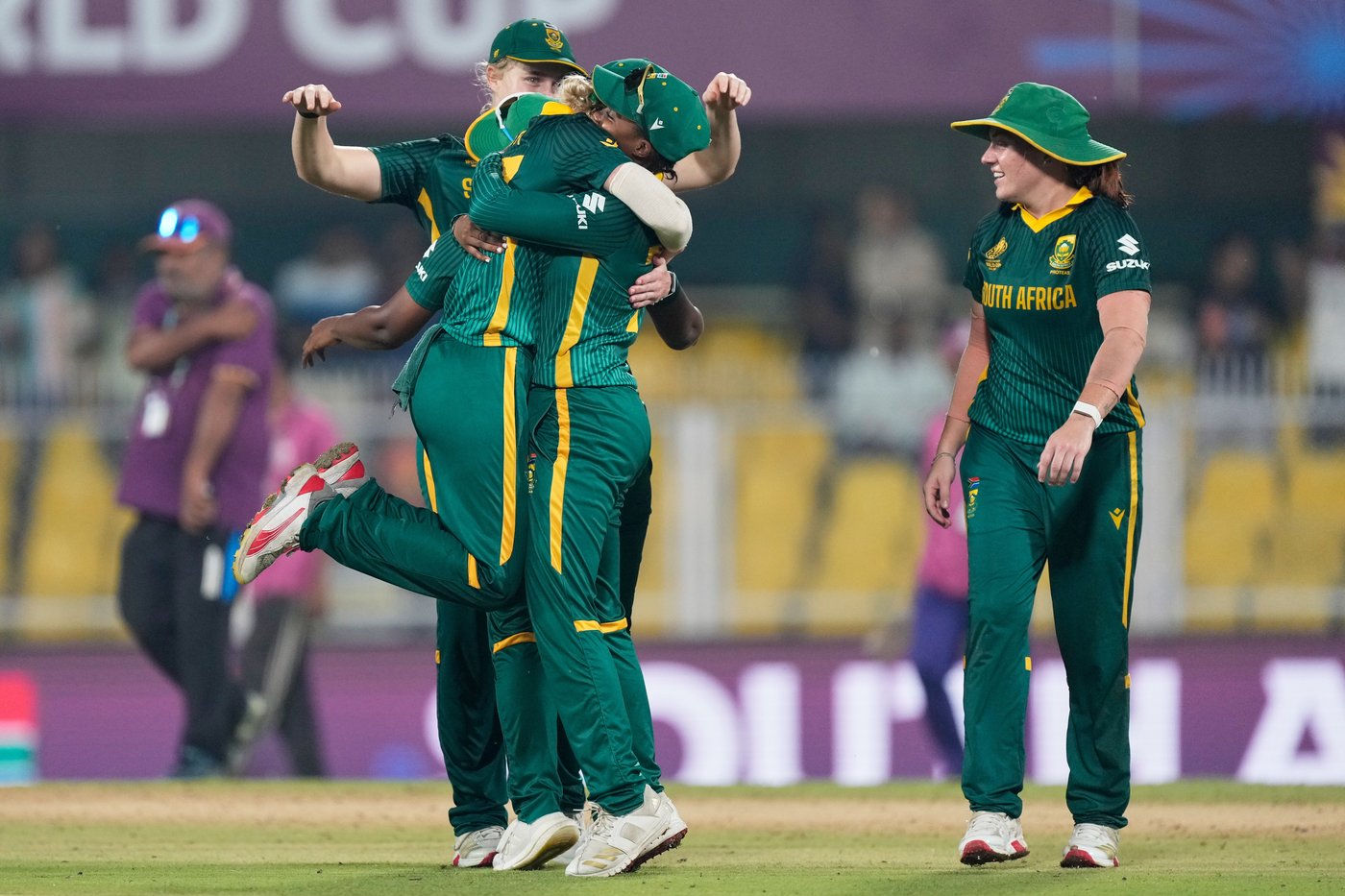 Wolvaardt’s 169 helps South Africa crush 4-time champion England in Women’s Cricket World Cup semis | iNFOnews.ca Wolvaardt’s 169 helps South Africa crush 4-time champion England in Women’s Cricket World Cup semis | iNFOnews.ca