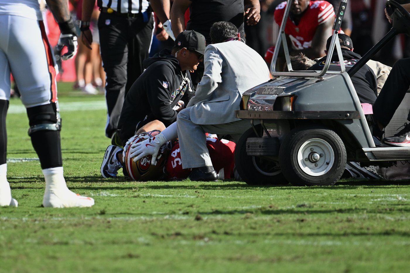 49ers All-Pro linebacker Fred Warner out for season following severe right ankle injury | iNFOnews.ca