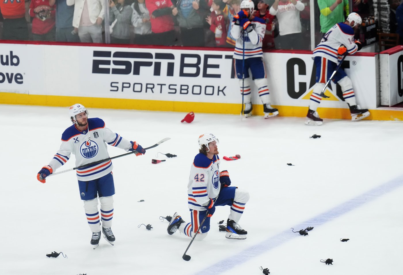 Oilers place veteran forward Nugent-Hopkins on injured reserve, activate Janmark | iNFOnews.ca