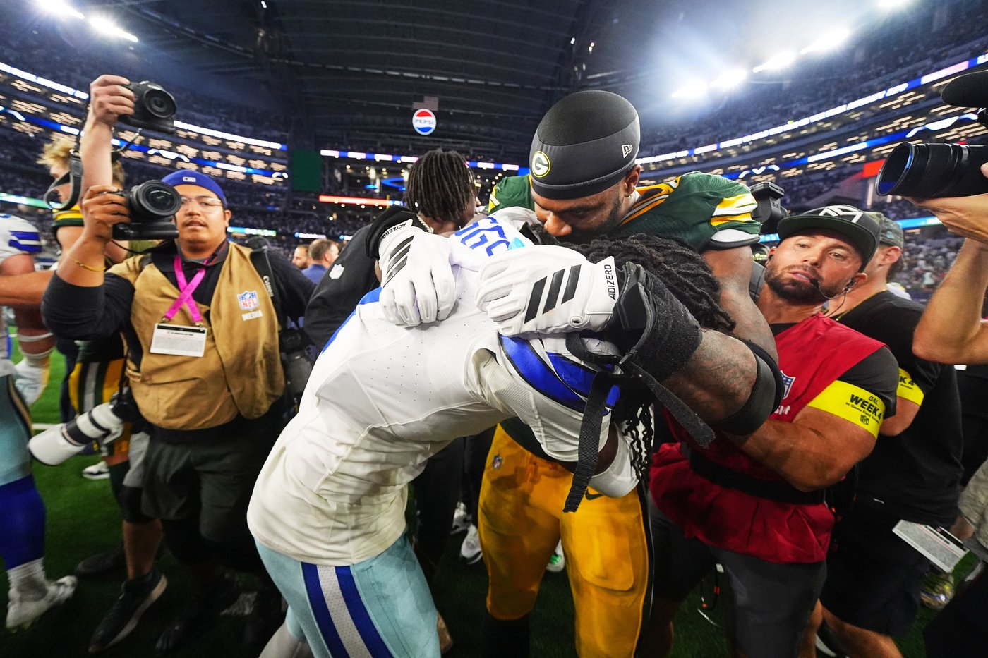 Micah Parsons' hyped return to Dallas ends with Cowboys and Packers in 40-40 tie | iNFOnews.ca