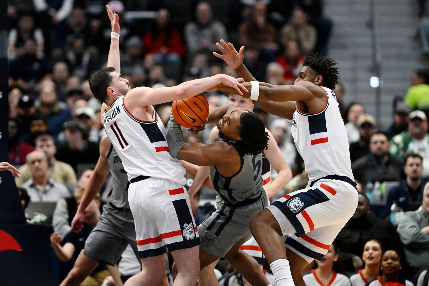 Solo Ball scores career-high 26 to power No. 5 UConn past Butler 79-60 in Huskies' Big East opener | iNFOnews.ca Solo Ball scores career-high 26 to power No. 5 UConn past Butler 79-60 in Huskies' Big East opener | iNFOnews.ca