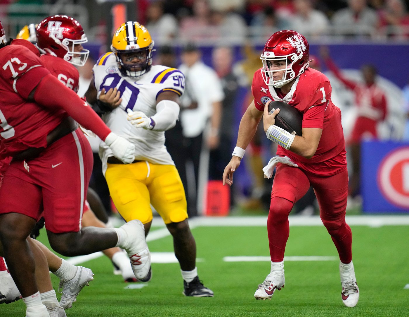 Weigman throws 4 touchdown passes as Houston beats LSU 38-35 in Texas Bowl | iNFOnews.ca