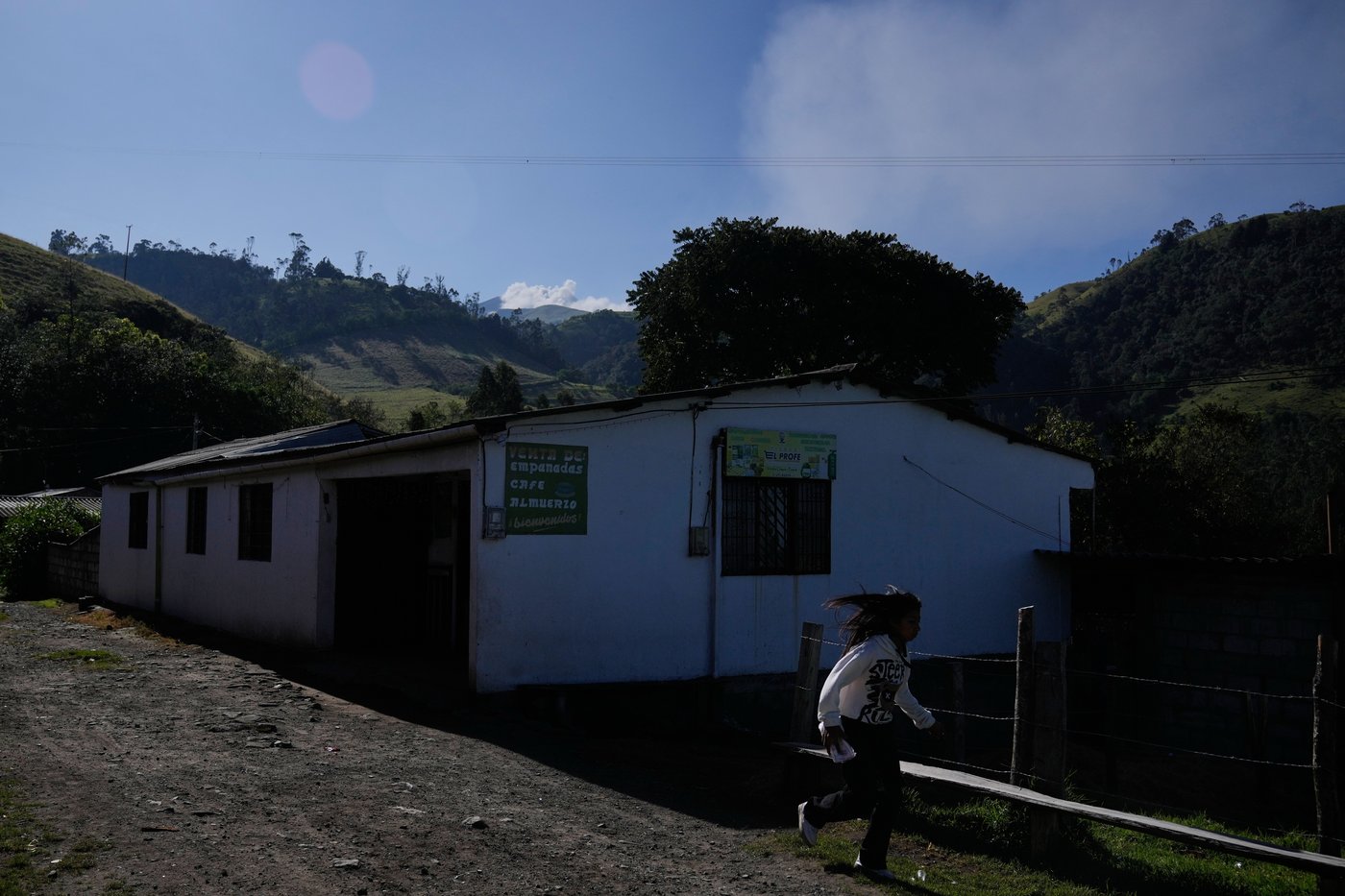 'We’re not afraid': Life goes on for Indigenous Colombians despite volcano eruption risk | iNFOnews.ca 'We’re not afraid': Life goes on for Indigenous Colombians despite volcano eruption risk | iNFOnews.ca