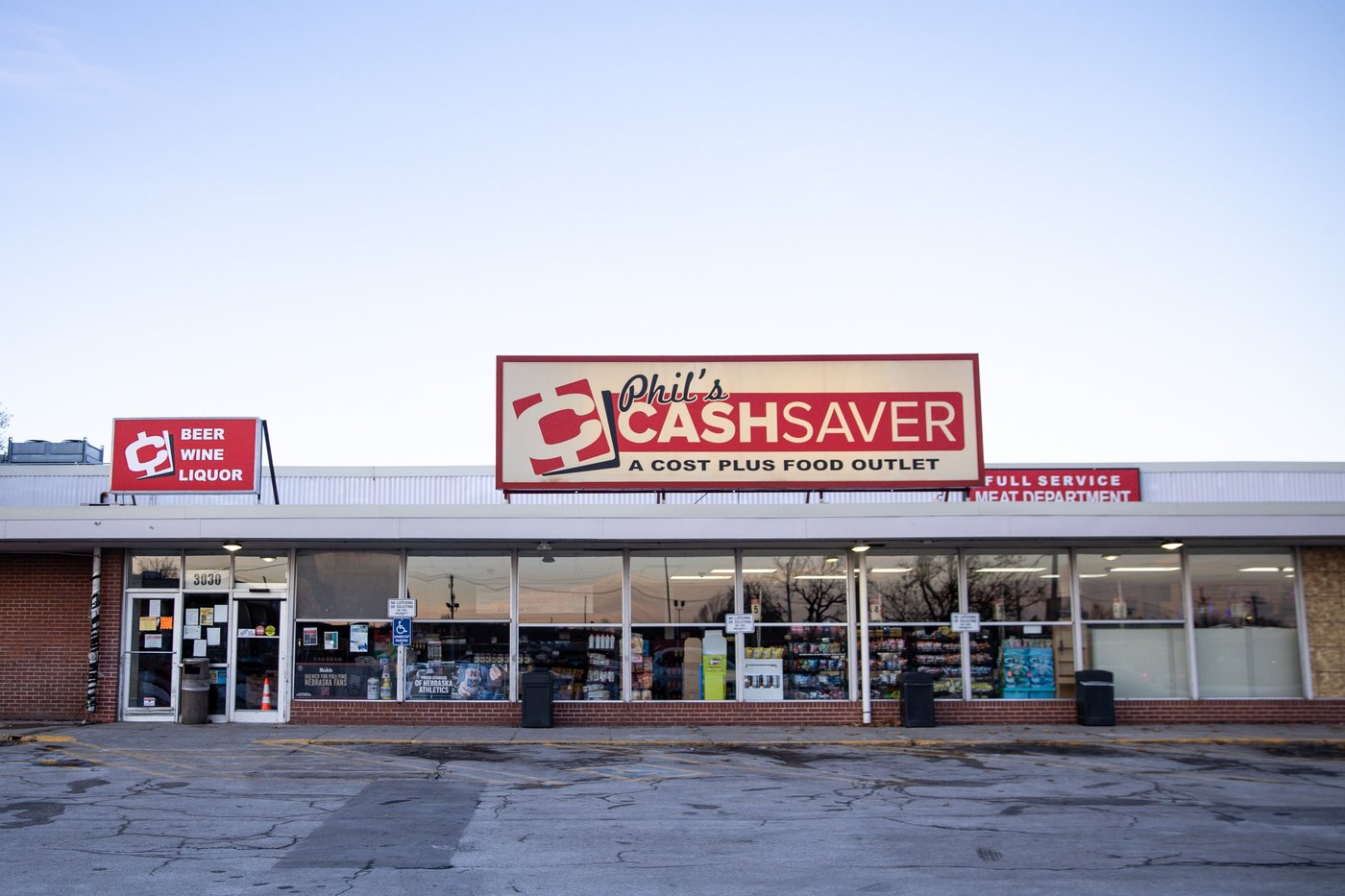 3 officers and a man were wounded and a suspect is killed in Omaha shootings | iNFOnews.ca