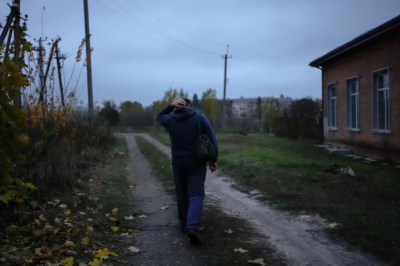 PHOTO ESSAY: Energy workers risk their lives to keep Ukraine's lights on as Russia attacks | iNFOnews.ca