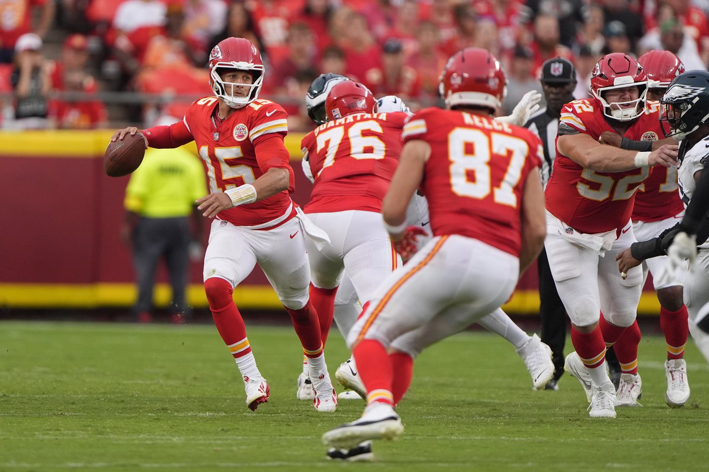 Patrick Mahomes welcomes back Xavier Worthy and Jalen Royals to Chiefs practice on his 30th birthday | iNFOnews.ca