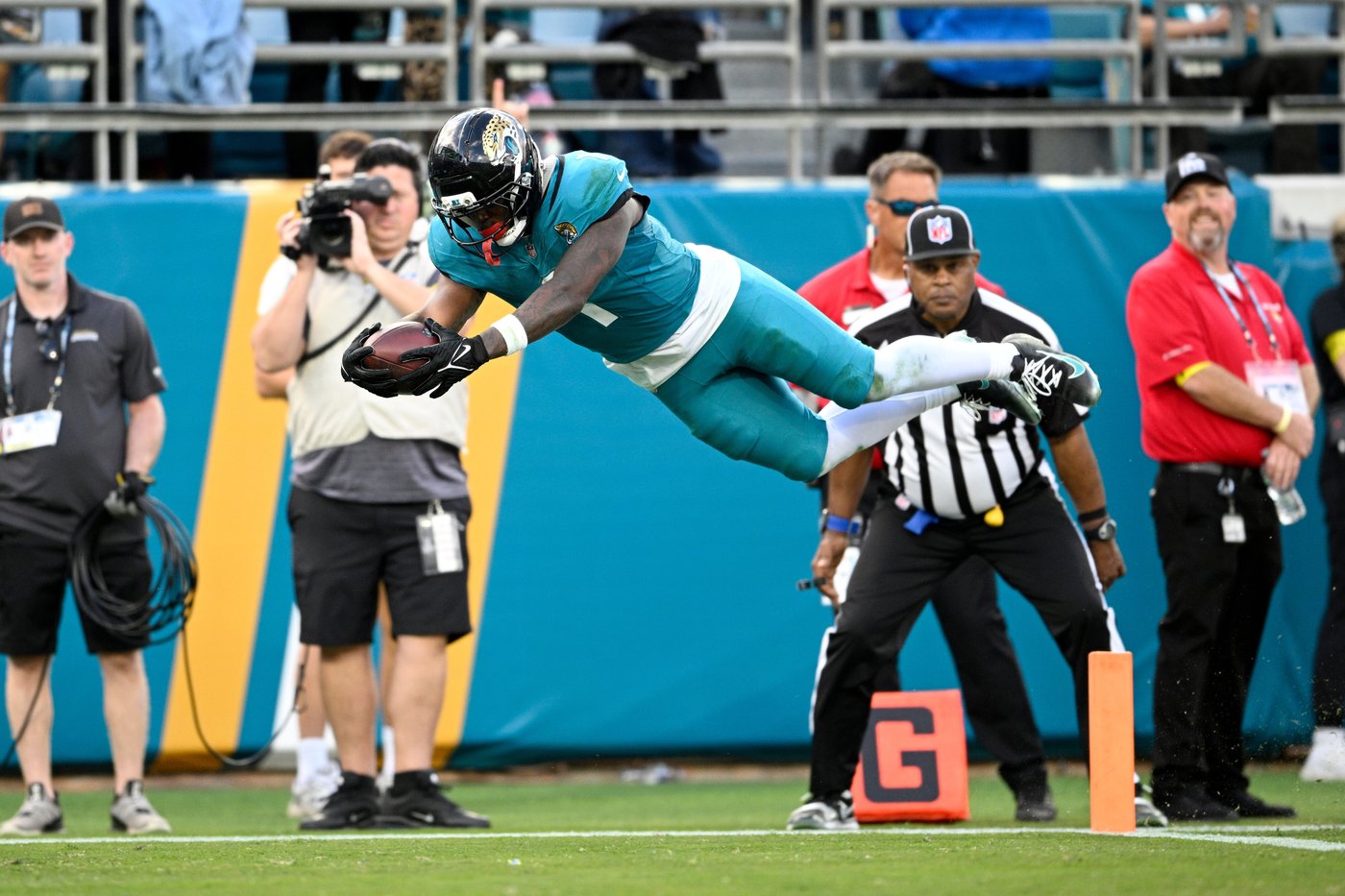 Jaguars overwhelm Jets from start to finish in 48-20 rout, reach 10 wins | iNFOnews.ca Jaguars overwhelm Jets from start to finish in 48-20 rout, reach 10 wins | iNFOnews.ca