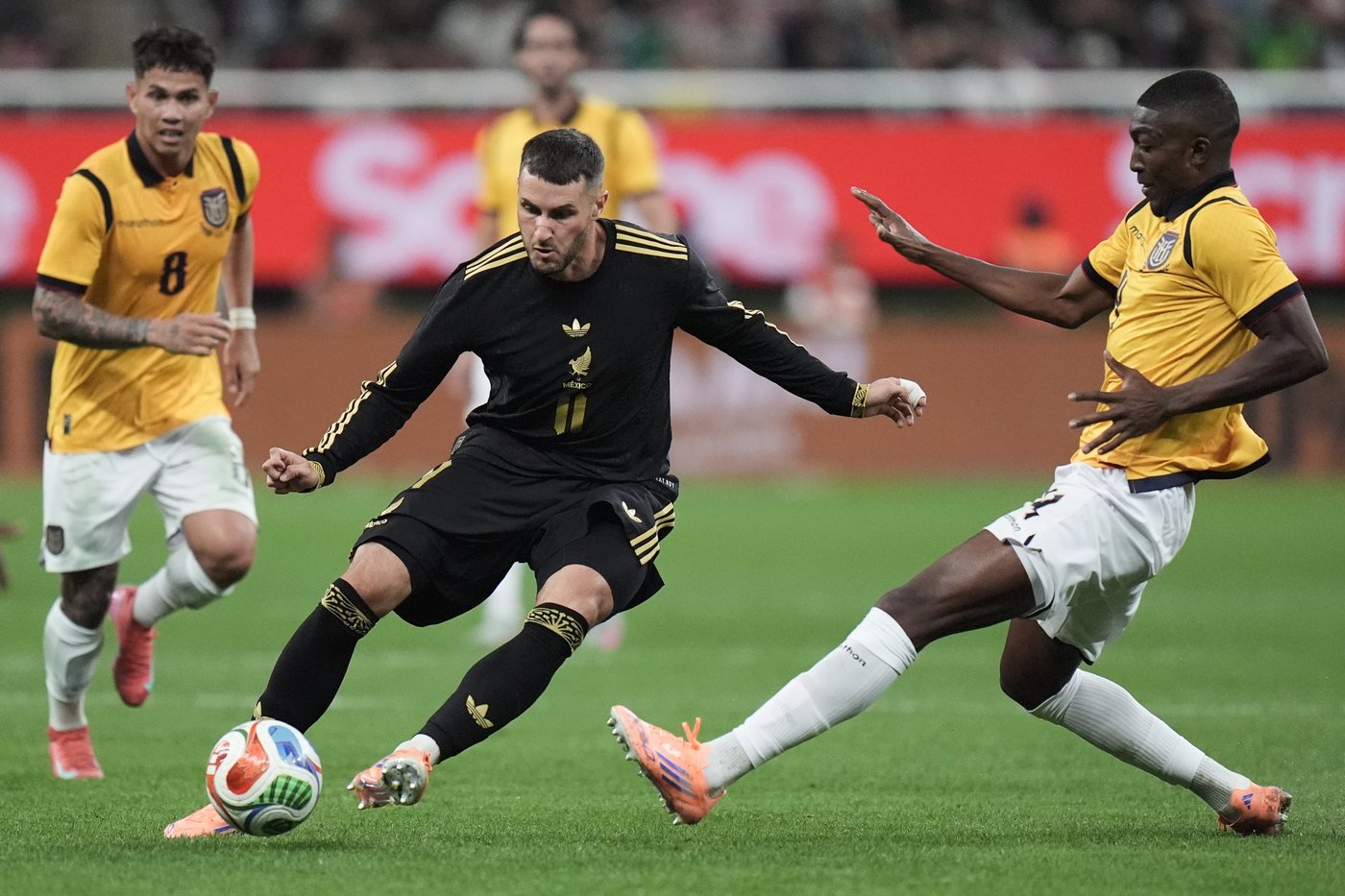 Ecuador and Mexico draw 1-1 in a World Cup warmup | iNFOnews.ca Ecuador and Mexico draw 1-1 in a World Cup warmup | iNFOnews.ca