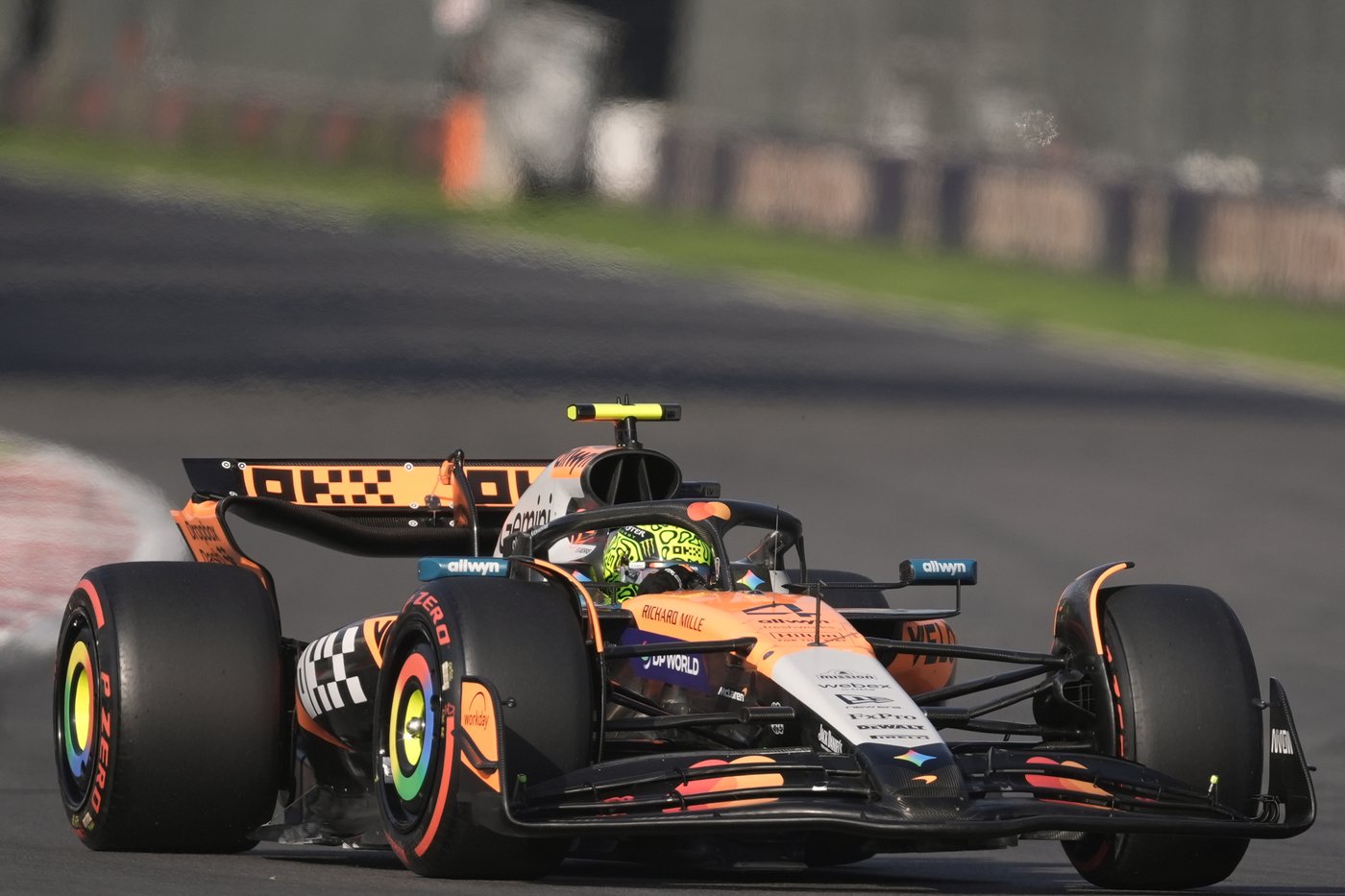 Norris takes pole in Mexico as Piastri struggles; Hamilton shines for Ferrari | iNFOnews.ca Norris takes pole in Mexico as Piastri struggles; Hamilton shines for Ferrari | iNFOnews.ca