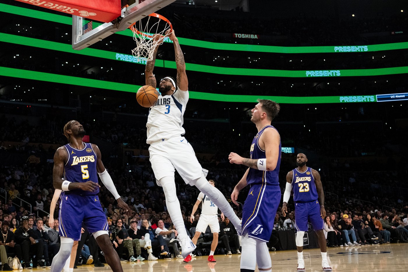 Reaves scores 38 points, Luka adds 35, Lakers hold off Mavs 129-119 in Anthony Davis' LA return | iNFOnews.ca