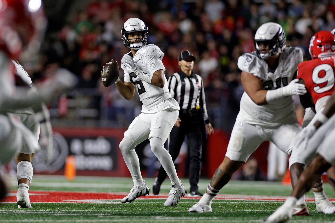 No. 8 Oregon follows first loss with 56-10 romp over Rutgers | iNFOnews.ca No. 8 Oregon follows first loss with 56-10 romp over Rutgers | iNFOnews.ca