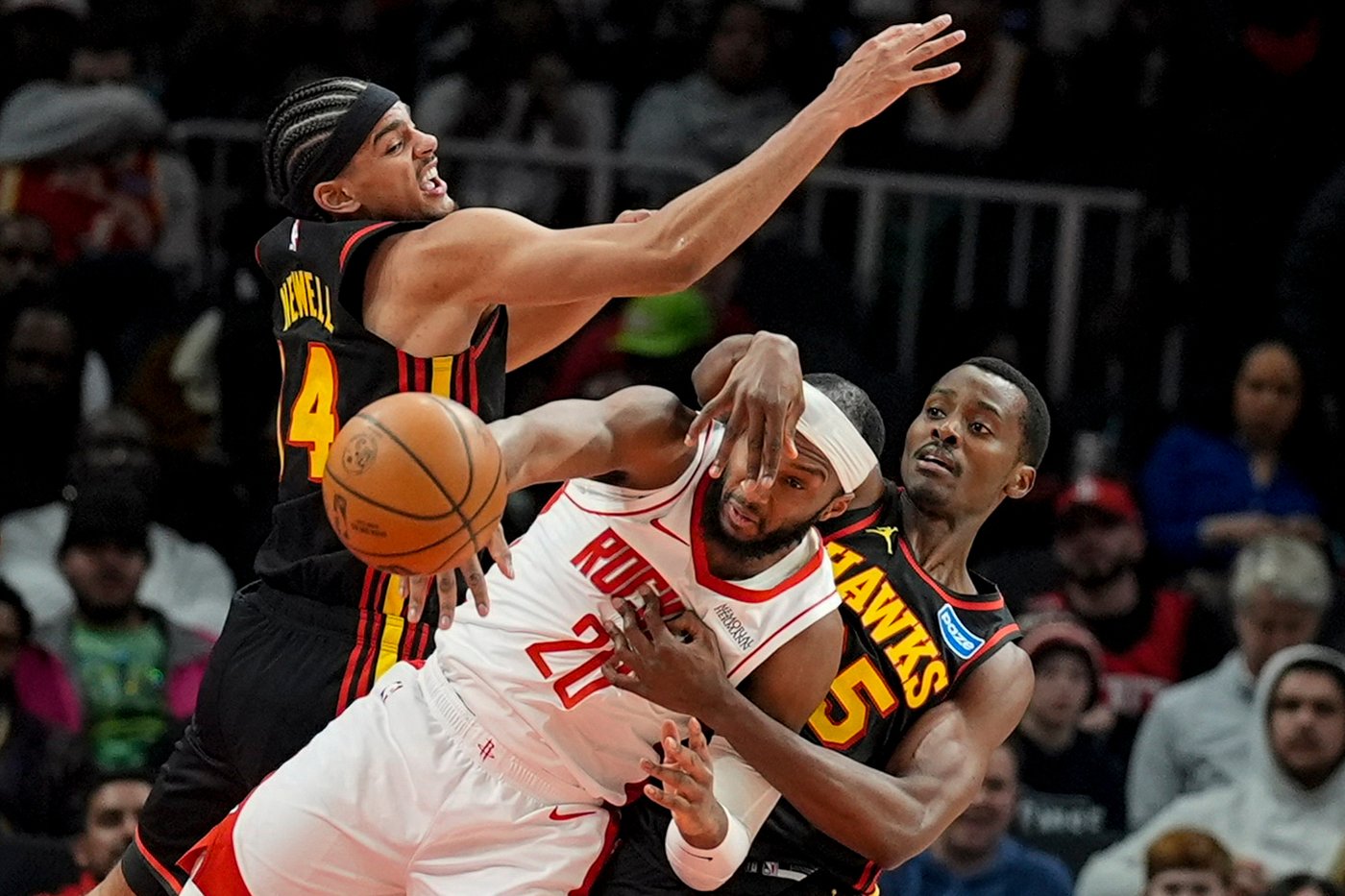 Durant scores 31 points as Rockets dominate second half and roll past short-handed Hawks 104-86 | iNFOnews.ca